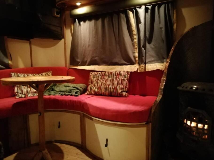 Truck & Pod Creative Nature Retreat. Apartment