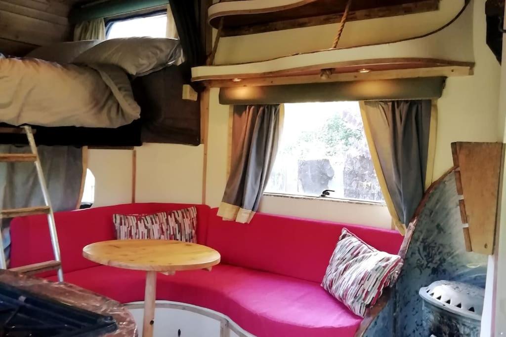 Truck & Pod Creative Nature Retreat. *
